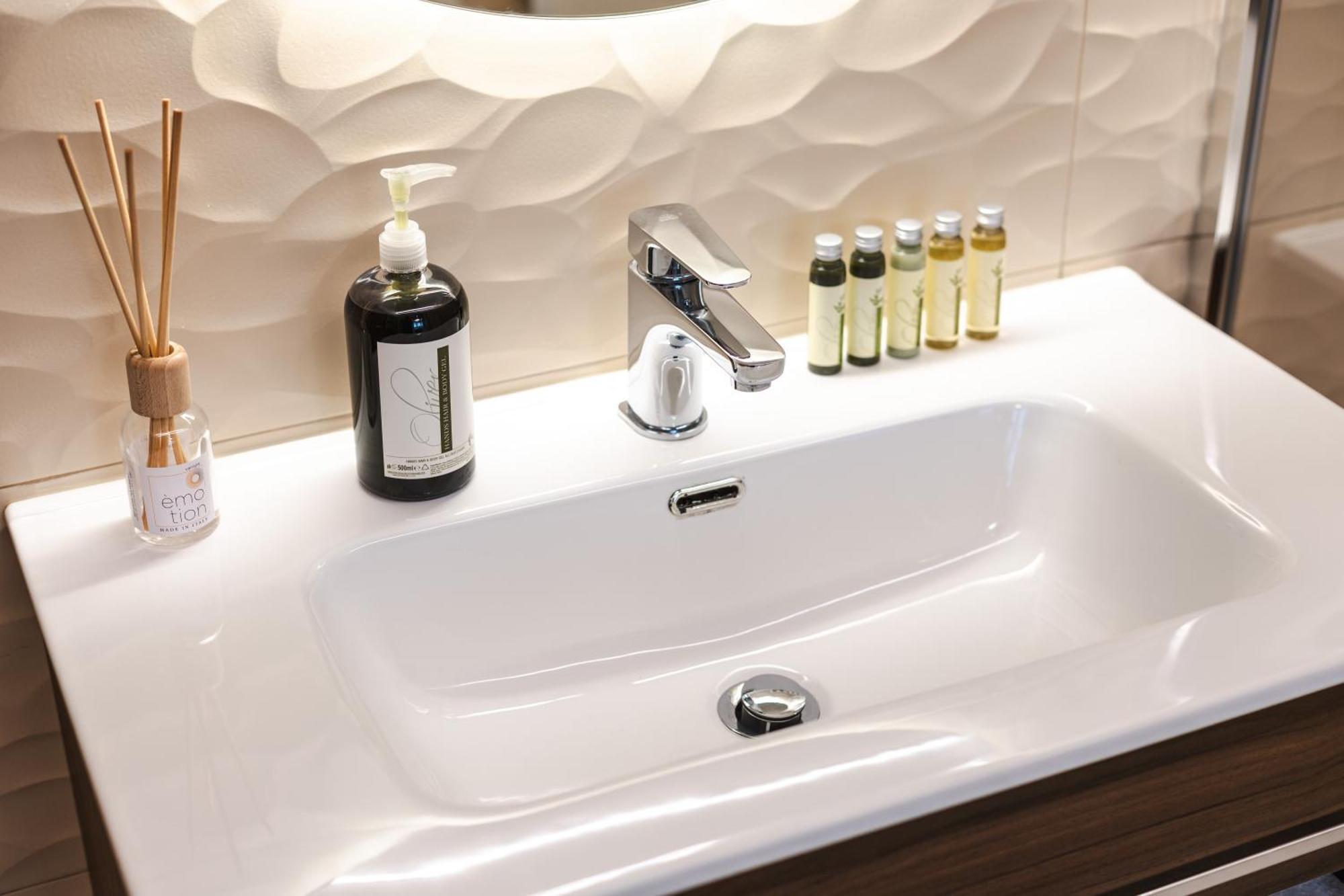 Boutique Apartments By Annalisa Torbole Sul Garda Eksteriør billede